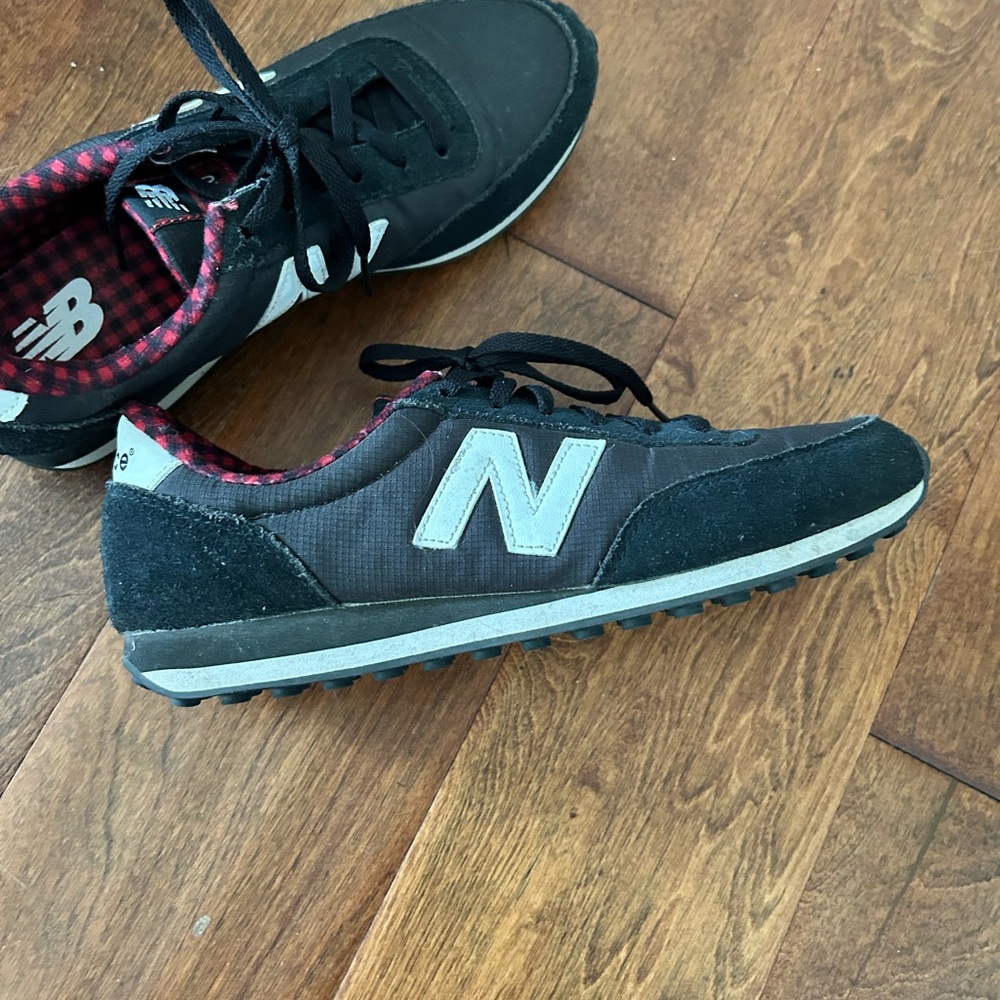 New Balance Black and Gray Casual Sneakers